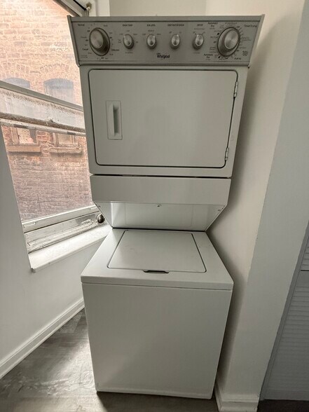 Washer/ Dryer Combo - 901 W 19th St