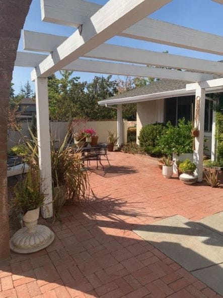 Building Photo - 708 Saturn Way