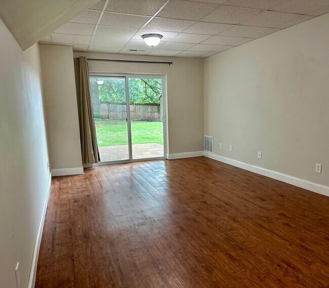 Building Photo - 1812 Sedgewick Dr