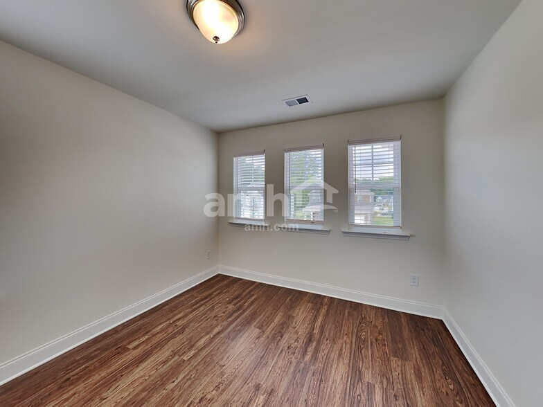 Building Photo - 420 Levon Ct
