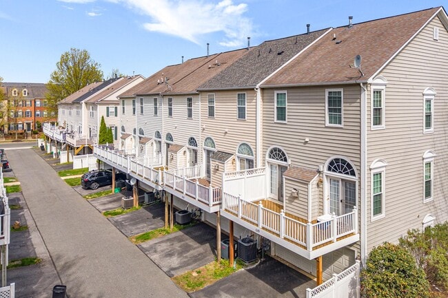 Building Photo - 631 Gatestone St