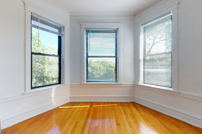 Dining/Living room - 5411-5421 S. Ellis Avenue