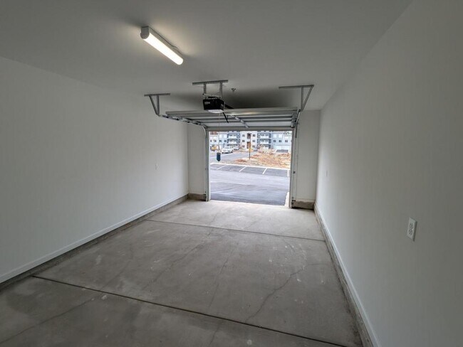 Building Photo - 1659 Legrand Rd
