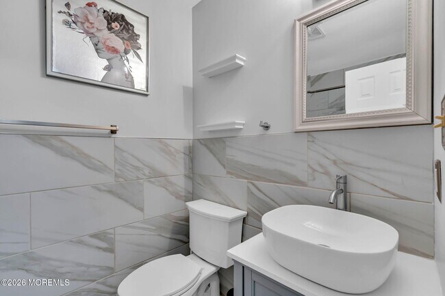 Building Photo - 390 Crawford St