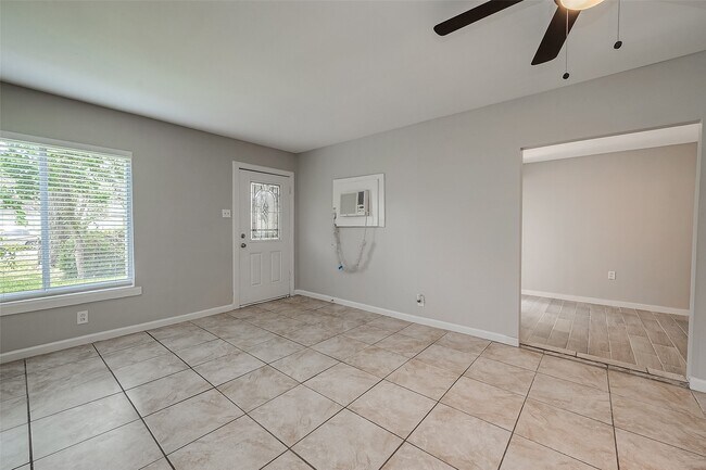 Building Photo - 7621 Sundown Dr