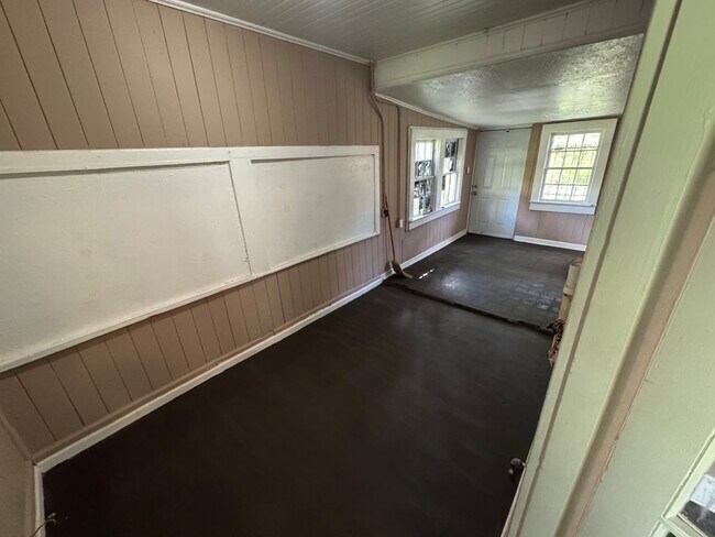 Building Photo - 1220 Sylvian Dr