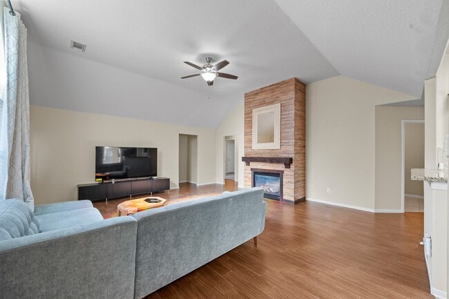 Building Photo - 15519 Elm Leaf Pl