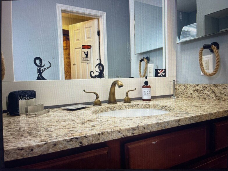 Building Photo - 2002 Greene St