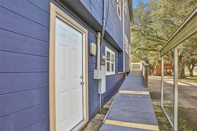 Building Photo - 61 S Hilltop St
