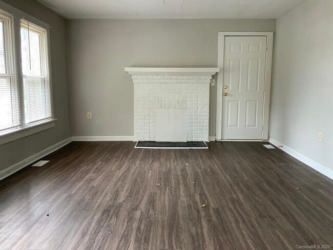 Building Photo - 808 NC-161