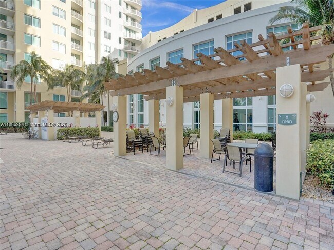 Building Photo - 1745 E Hallandale Beach Blvd