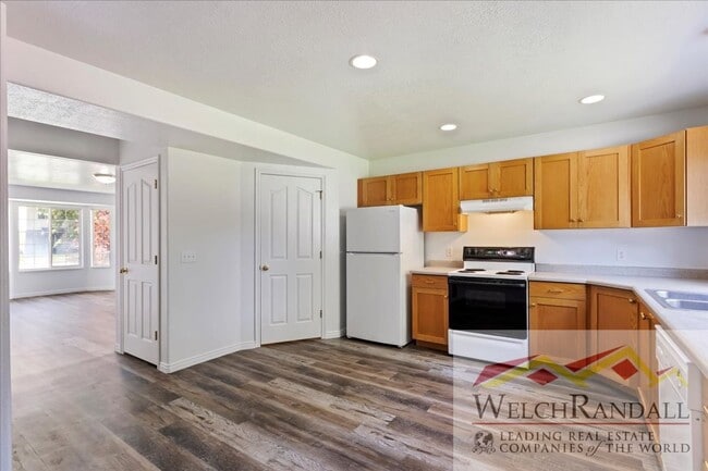 Building Photo - Beautiful 3 Bed 1.5 Bath Townhome in Ogden