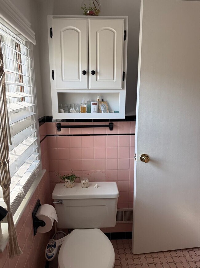 Building Photo - Charming 3 bedroom 1.5 bath in Amherst :