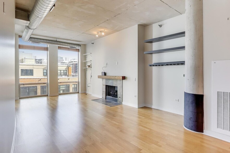 Building Photo - 720 N Larrabee St