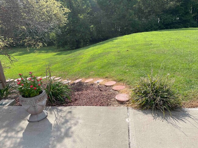 Building Photo - 176 Schools Dr