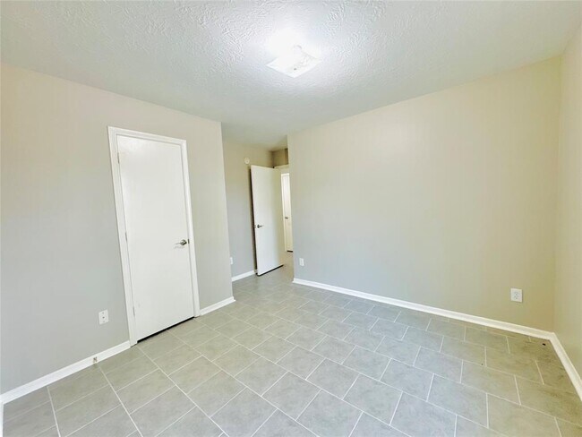 Building Photo - 2506 Teal Run Pl Dr