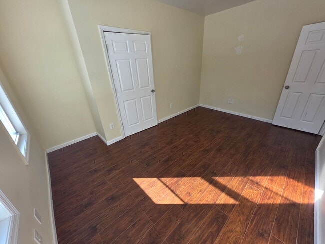 Building Photo - 2 Bedroom Apartment - Loch Sheldrake