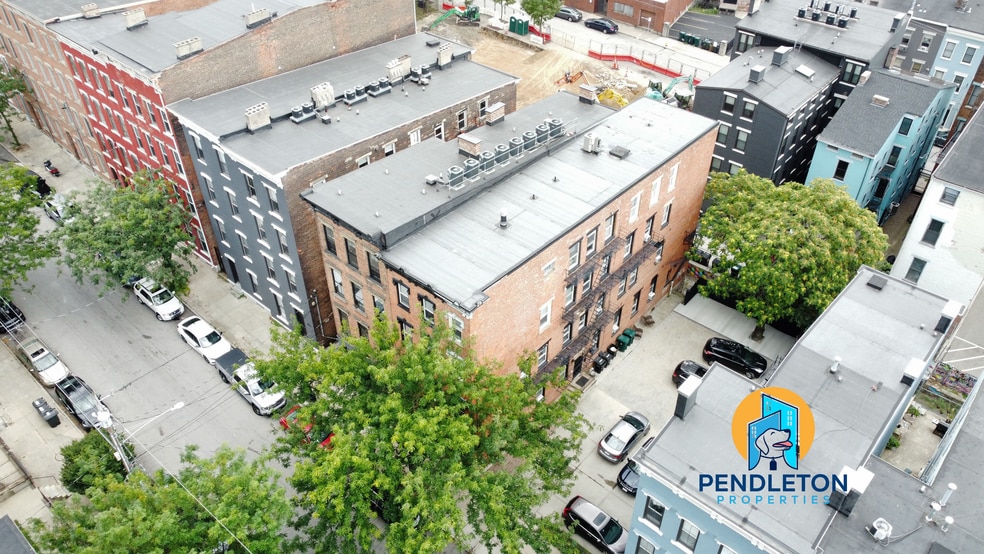 Building Photo - 525 E 13th St