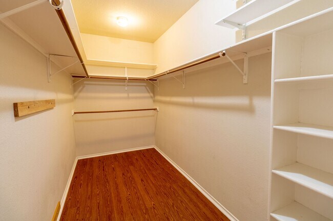 Building Photo - 4 bedroom, 2 bathroom home in South Austin!