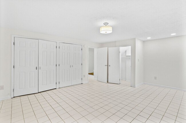 Building Photo - Village of Hickory Ridge: Columbia