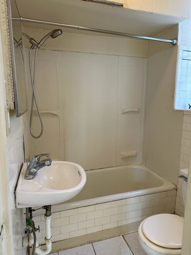 Building Photo - 213 N 2nd St