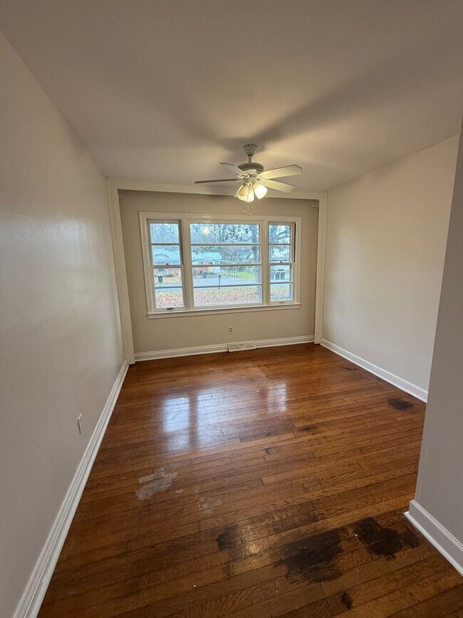 Building Photo - Brick 3/1.5 House in West Rome- $1,250