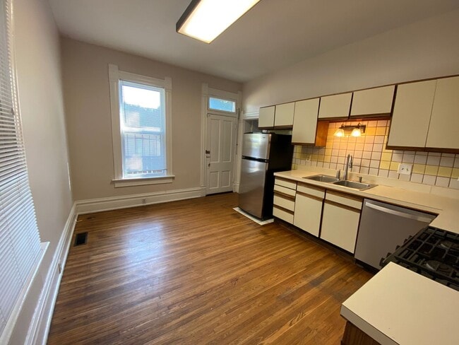 Building Photo - W 1st Ave 145-147 MLR