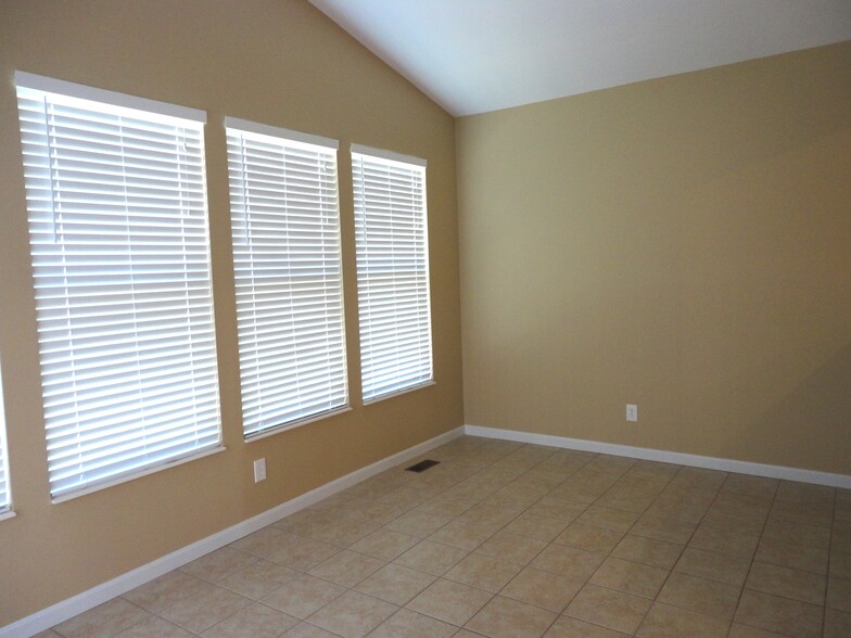 Building Photo - 2544 Softwind Ct