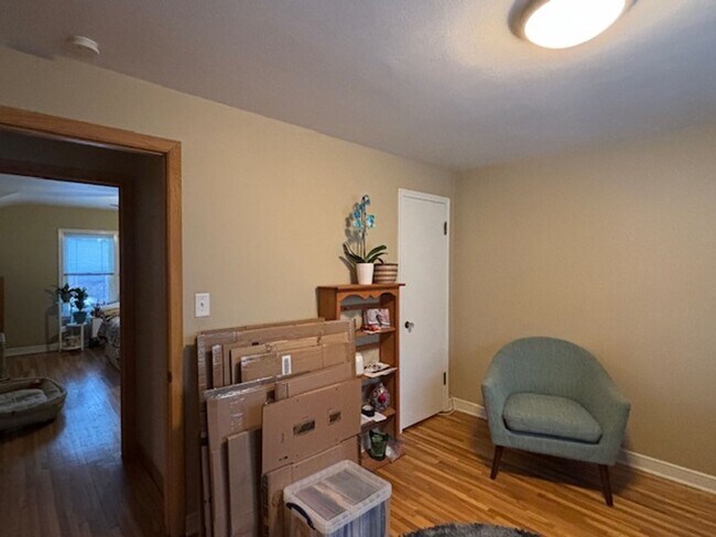 Building Photo - 1521-1525 Oxford St North