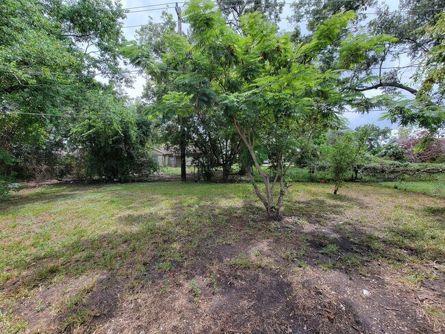 Building Photo - REMODELED 3 BEDROOM LEASE HOME WITH ALL THE UPGRADES THROUGHOUT. COME TAKE A LOOK AT THIS