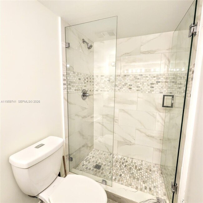 Building Photo - 18181 NE 31st Ct