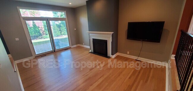 Building Photo - 1404 Barnsdale St