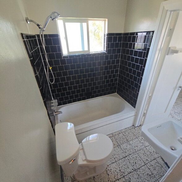 Building Photo - 479 Gaviota Ave