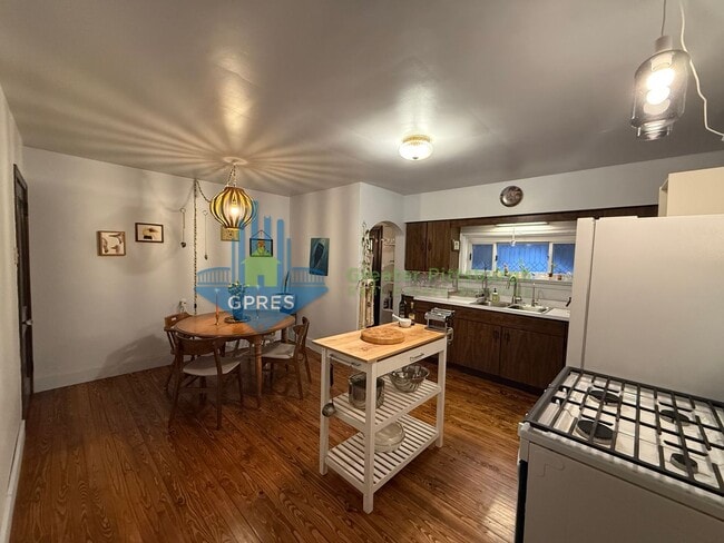 Building Photo - Classic Lawrenceville Row House – Walkable...