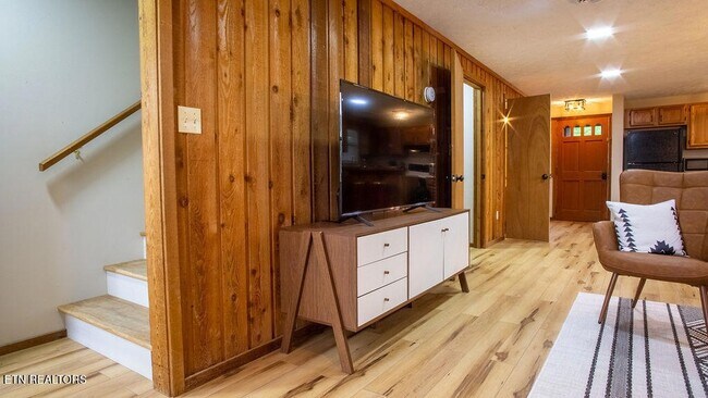 Building Photo - 3933 Dollys Dr