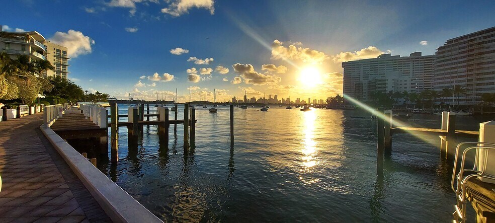 Walking distance Biscayne Bay Path - 1658 Bay Rd