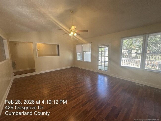 Building Photo - 429 Oakgrove Dr