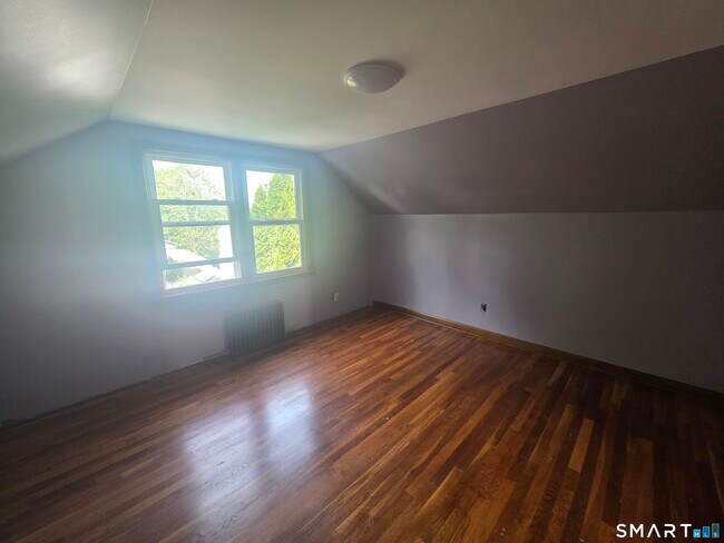 Building Photo - 26 Cumley St