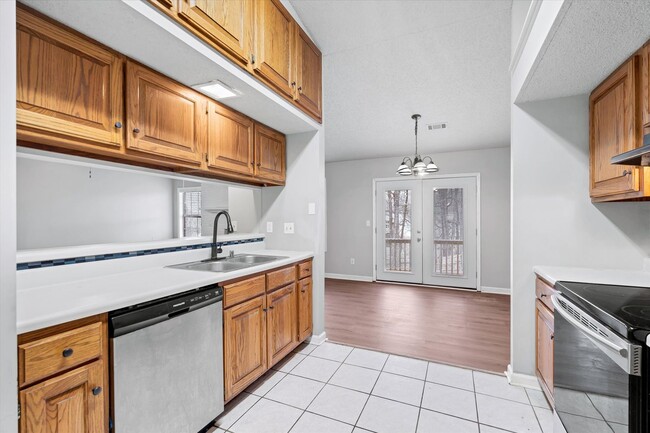 Building Photo - 3 Bed • 2 Bath • Valley View School District