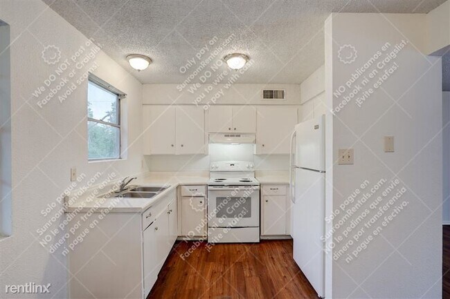 Building Photo - 724 Old Martindale Rd