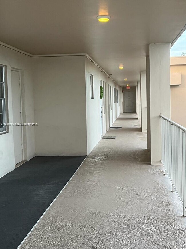 Building Photo - 2651 S Course Dr