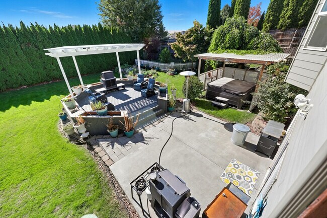 Building Photo - 355 Cindy Rd