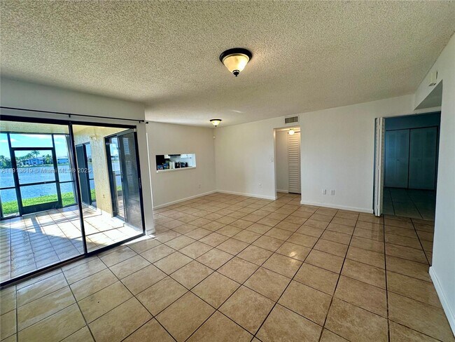 Building Photo - 1400 Jefferson Dr