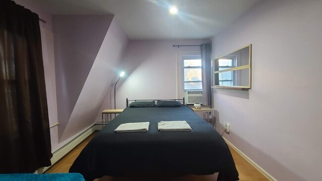 Building Photo - 42 49th St