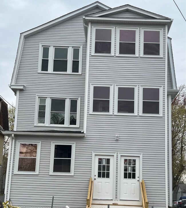 Building Photo - 647-649-649 Garden St