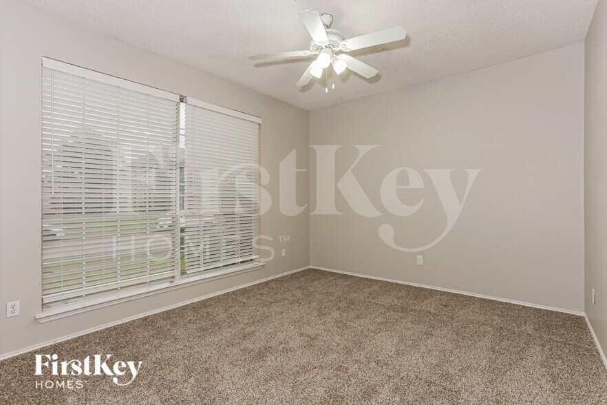 Building Photo - 2329 Bent Brook Dr