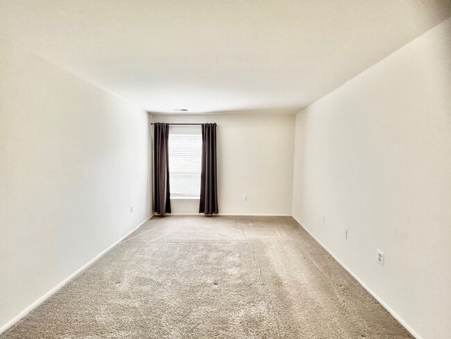 Building Photo - Welcome to your hidden Oasis!