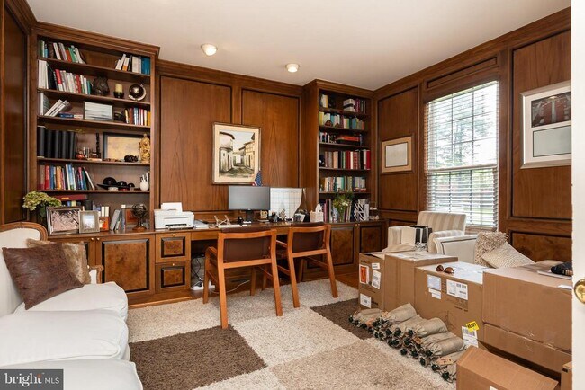 Building Photo - 8809 Saunders Ln