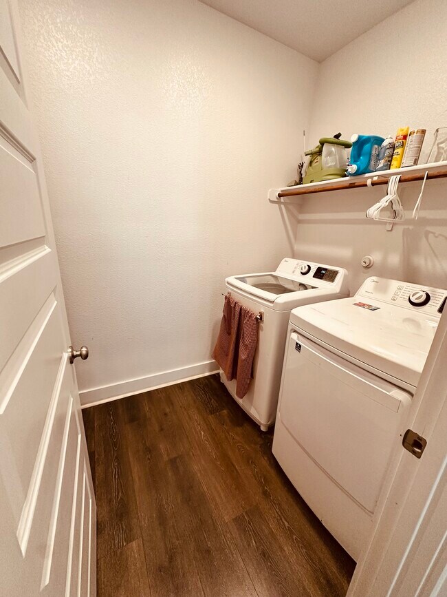 Building Photo - 3104 Morlanga St