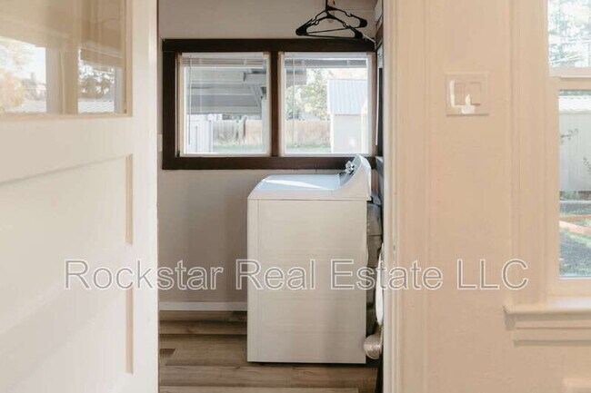 Building Photo - 1307 W Cleveland Ave